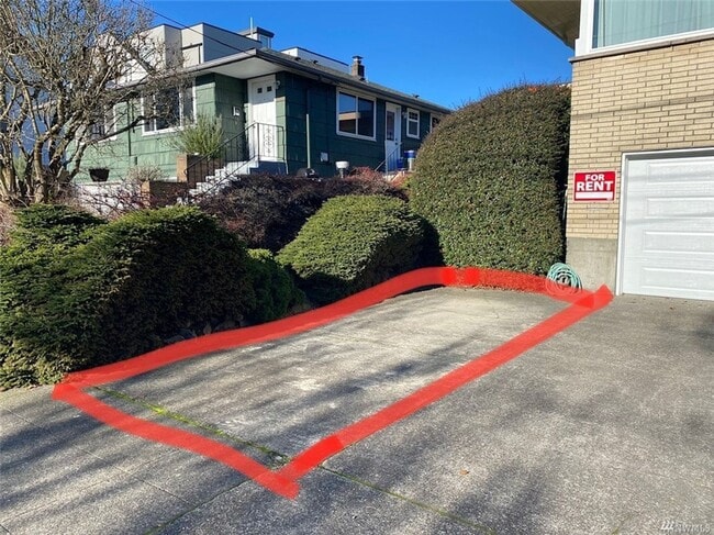 Building Photo - 2bd/1ba Seattle Triplex