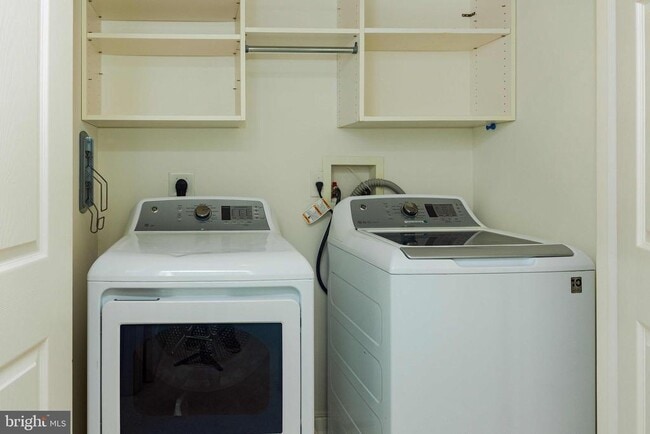 Building Photo - 6029 Blue Point Ct