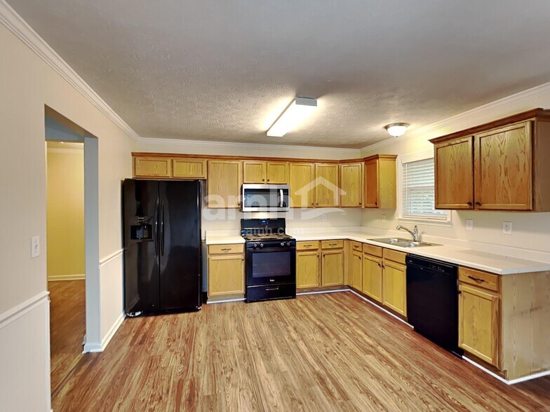 Building Photo - 3740 Scotland Ln SW