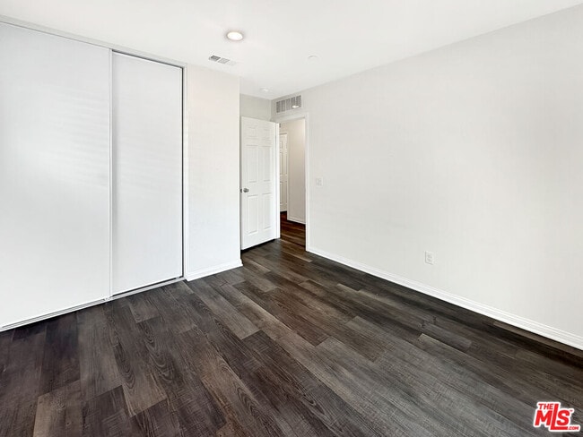 Building Photo - 27607 Sawtooth Ln