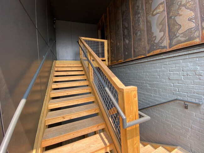 Building Photo - 109 N Gregson St