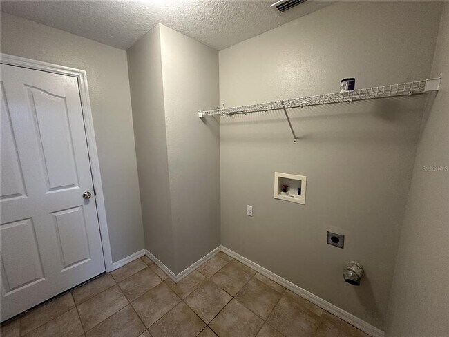 Building Photo - 6955 Lake Eaglebrooke Dr