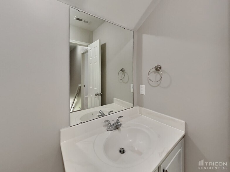Building Photo - 205 Marino Pl