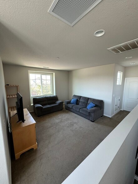 Upstairs Family Area - 814 Bogdanich Pky