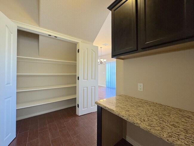 Building Photo - West El Paso 4bed/3bath + office - Refrig ...