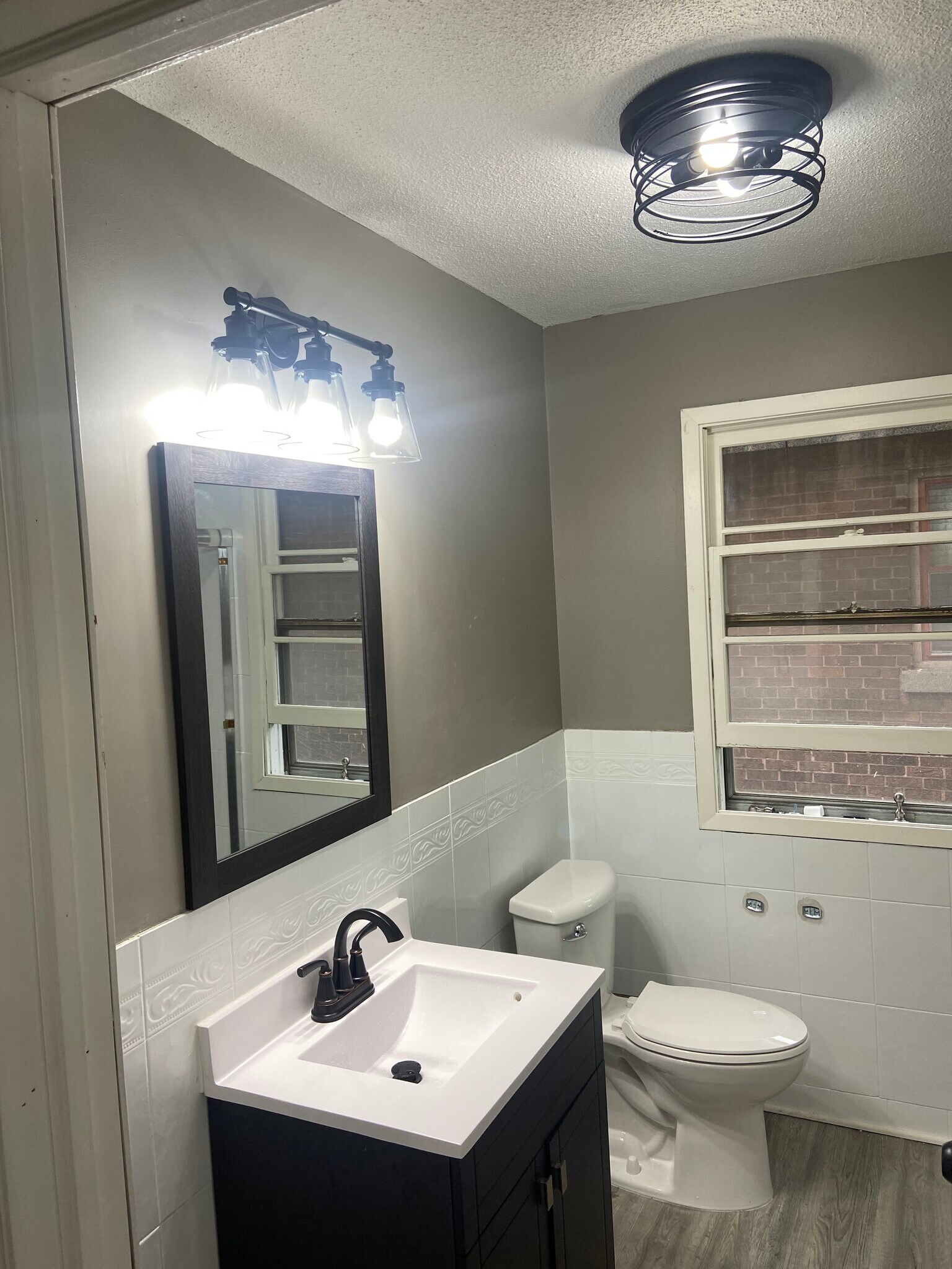 Building Photo - 332 Quincy St NE