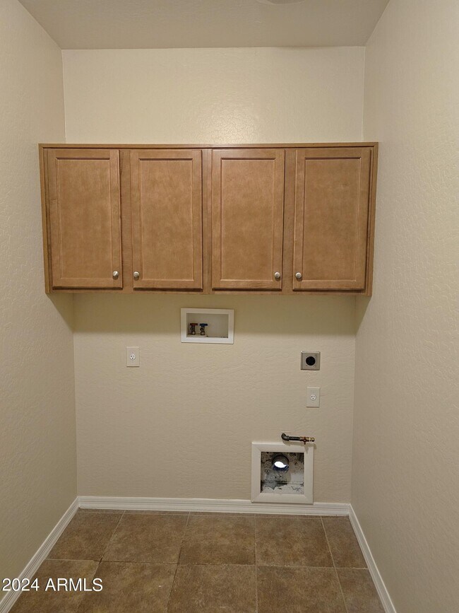 Building Photo - 6111 E Knolls Way N