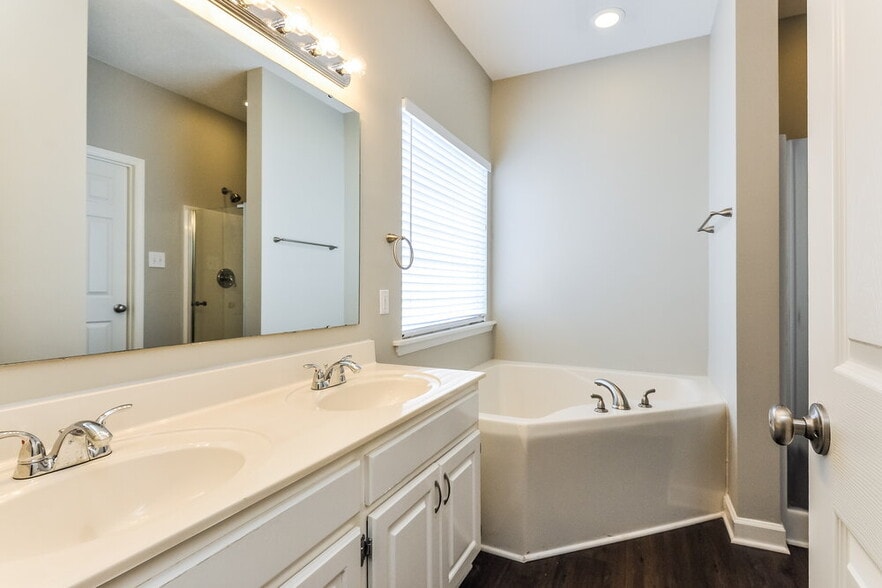 Building Photo - 209 Walnut Creek Dr