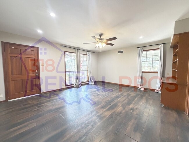 Building Photo - Four Bedroom Two Bath Home