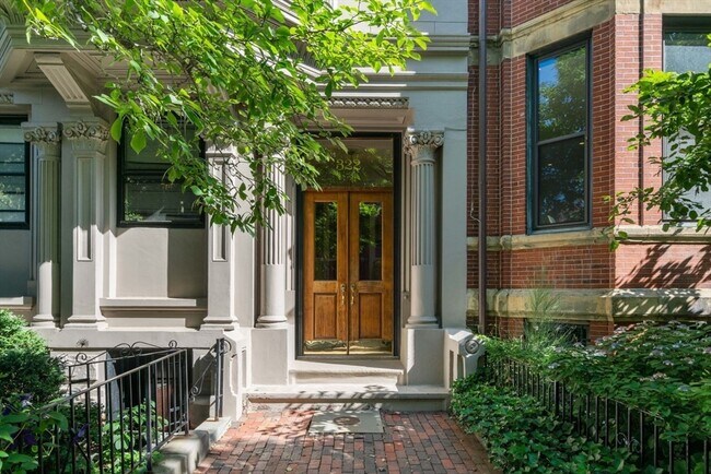 Building Photo - 322 Beacon St