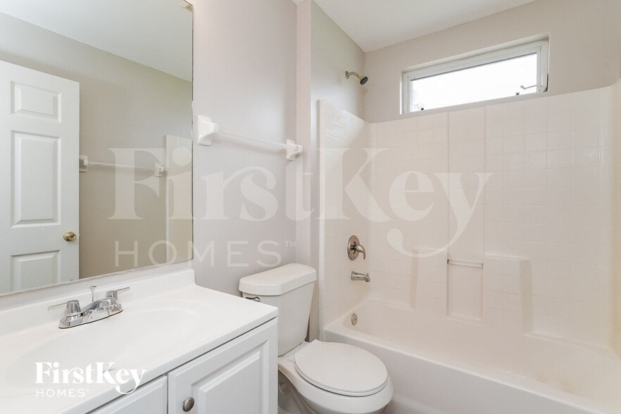 Building Photo - 1528 Graduate Ct