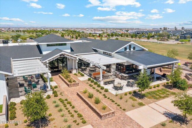 Building Photo - 11138 N San Clemente St