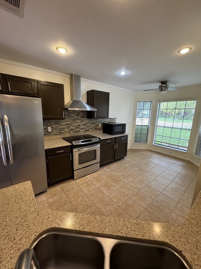 Building Photo - 13815 Stone Hollow