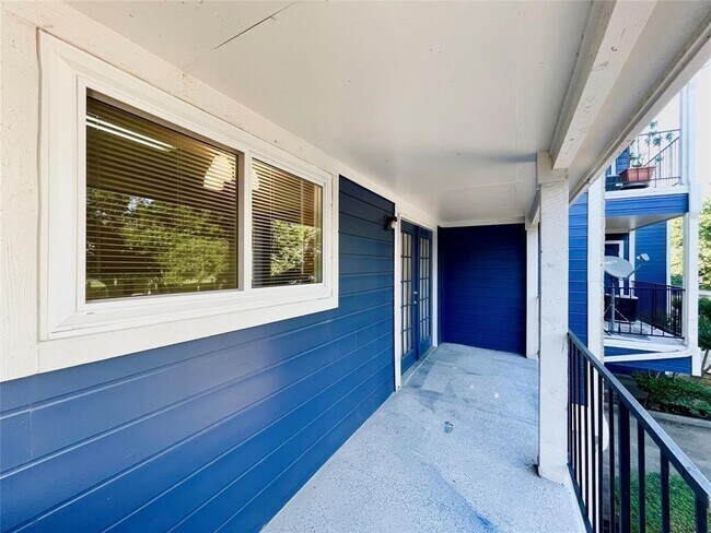 Building Photo - 18515 Egret Bay Blvd