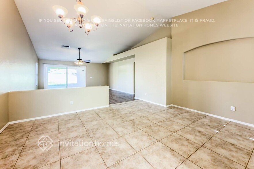 Building Photo - 2724 E Concho Ave