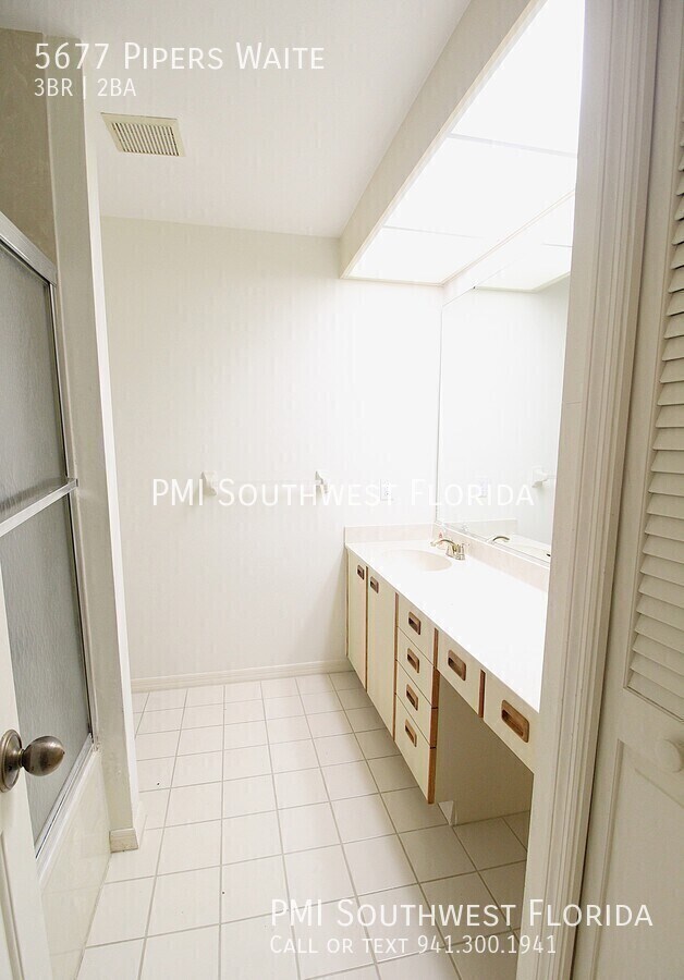 Building Photo - 5677 Pipers Waite