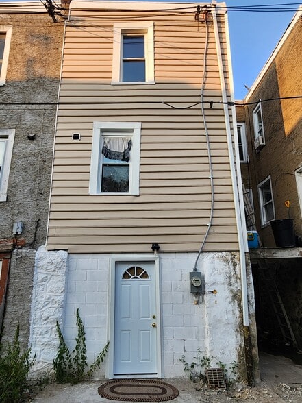 Rear - 1128 S 54th St