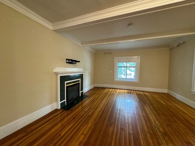 Building Photo - The Best Home in Brighton