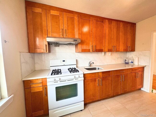 Building Photo - 75-31 198th St