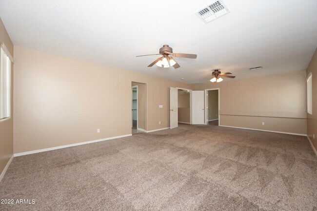 Building Photo - 2684 E Birchwood Pl