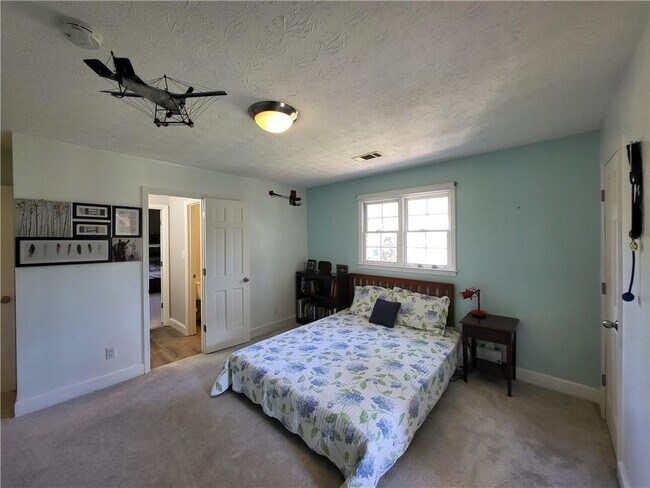 Building Photo - 363 Indian Hills Trail