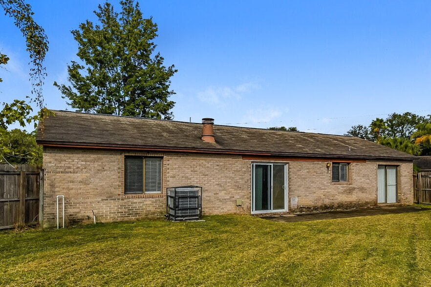Building Photo - 3610 N Ride Dr