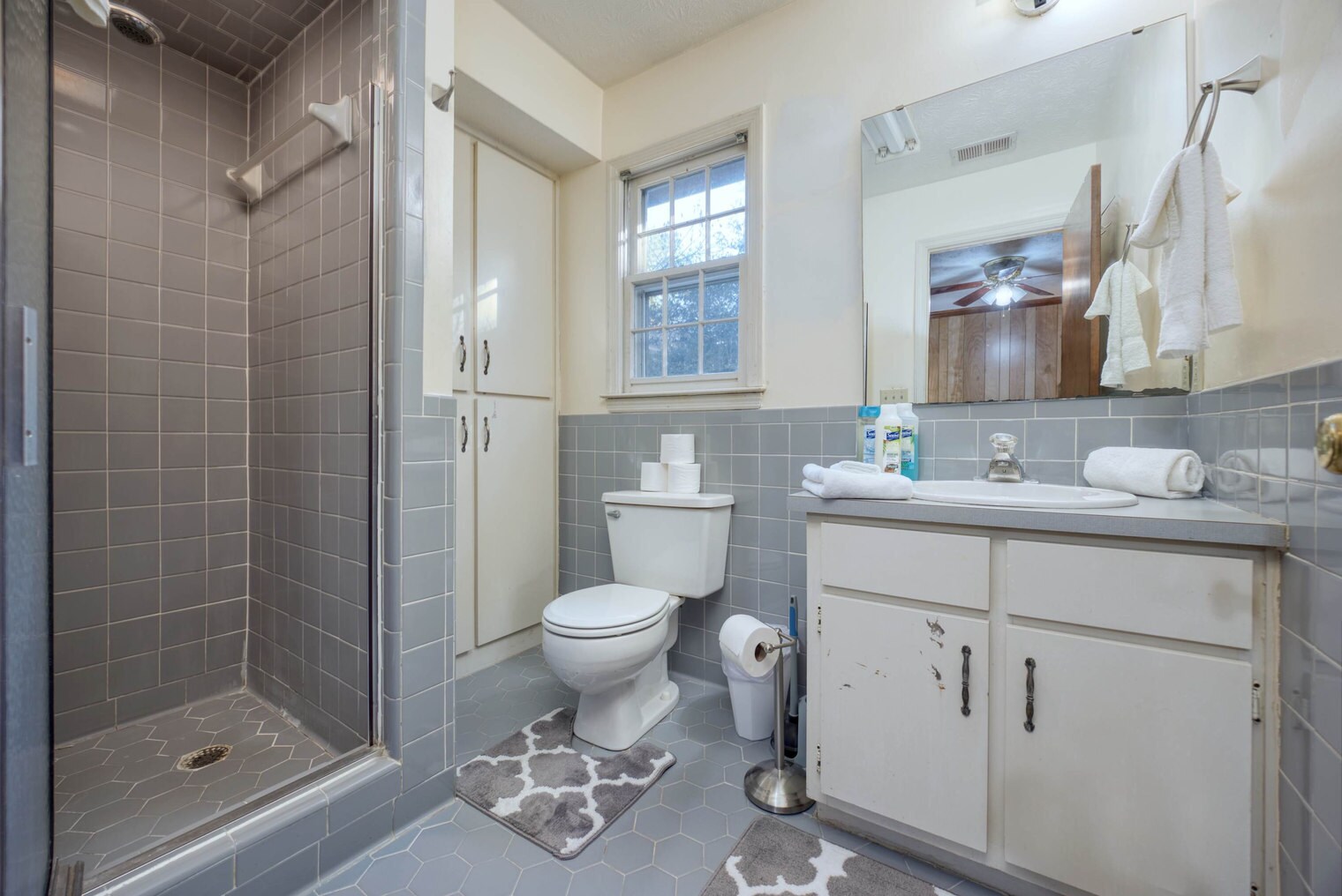 Building Photo - 4629 Rosemont Dr