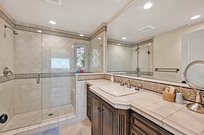 Building Photo - 21 No Vista De La Luna