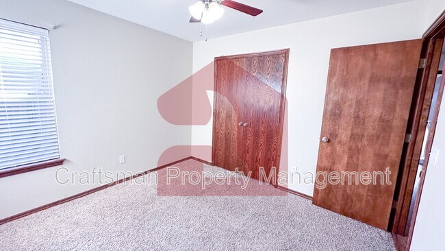 Building Photo - 1704 January Pl