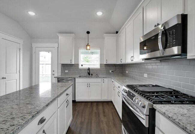 Building Photo - 40843 Mostyn Hill Dr