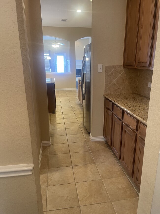 Building Photo - 9317 Jerico Dr