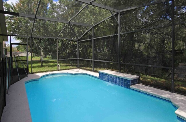 Building Photo - Renovated 4/2 Pool home in a cul-de-sac
