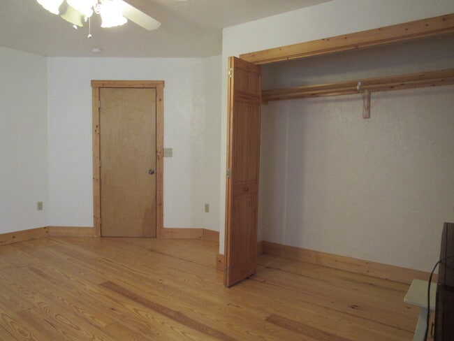 Building Photo - $1,400 - 2 Bedroom / 1 Bath Cabin in Tuckaseegee with Lovely Mountain View