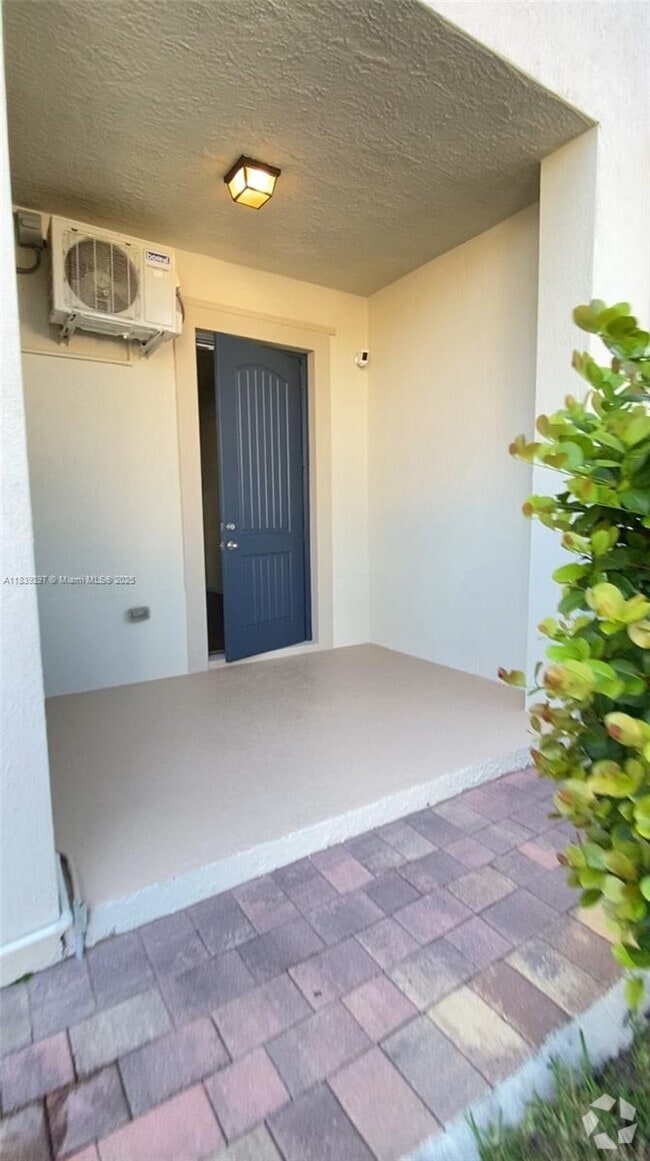 Building Photo - 27523 SW 139th Pl