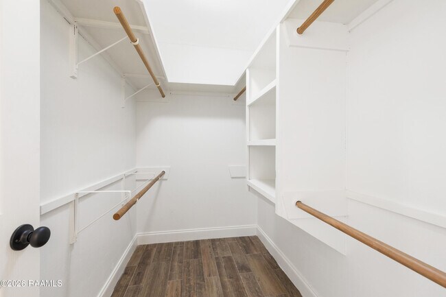 Building Photo - 206 Oak Hill Ln