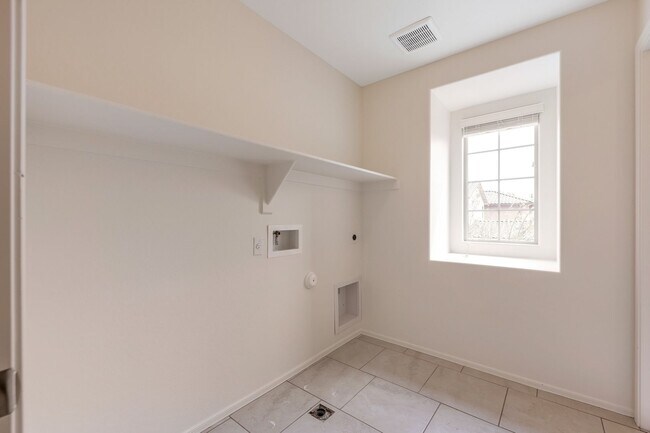 Building Photo - Charming 4 bedroom 3 bath Home in Gilbert!