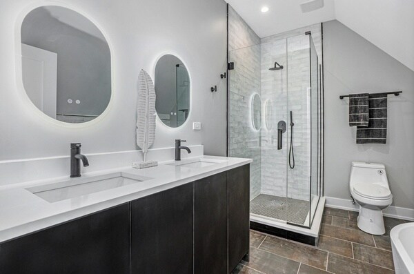 Building Photo - 3330 S Indiana Ave