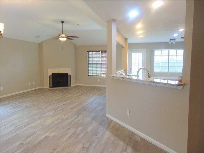 Building Photo - 1809 Edinburg Ave