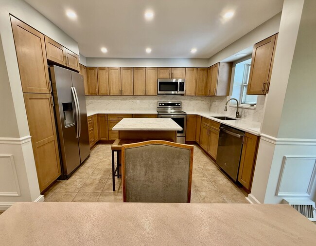 Building Photo - RARELY Offered completely RENOVATED PACKER PARK 3 Bedroom/2.5 Bath HOME w/ Central AC-HARDWOOD Fl...