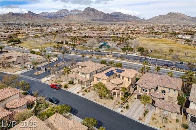 Building Photo - Stunning Home in Gated Community ~ Paseos ...