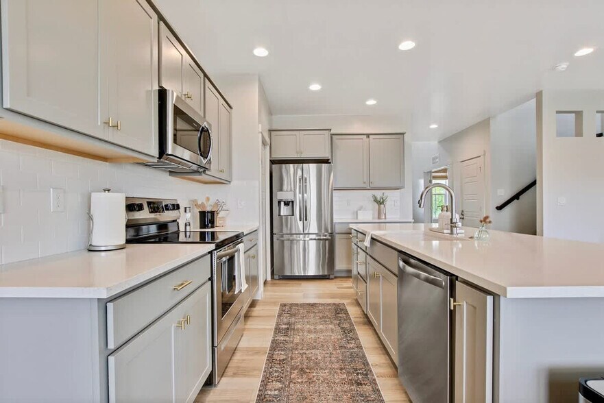 Building Photo - 313 S Iceberg Lake Ave