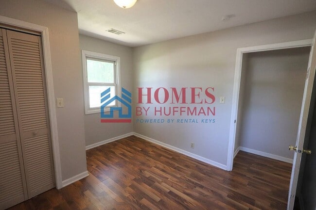 Building Photo - Three Bedroom House | Move in Ready | Princeton