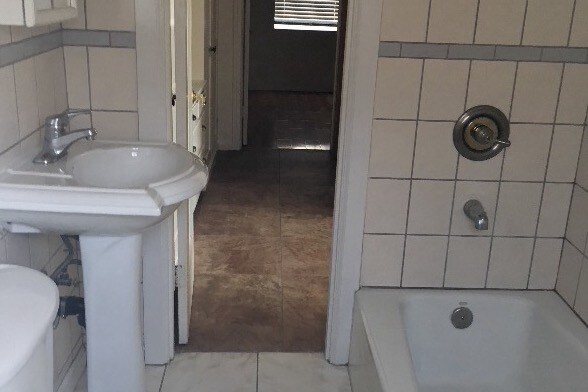 Building Photo - 1117 E California Ave