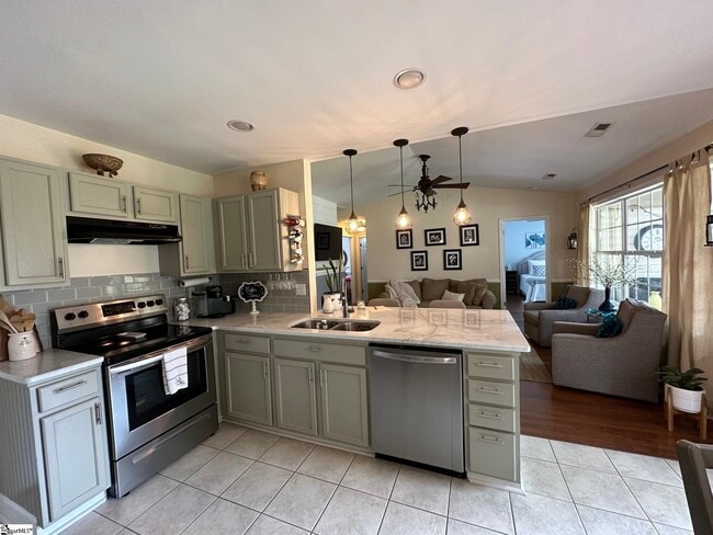 Building Photo - 103 Reedy River Way