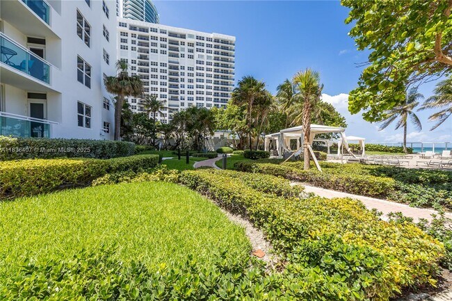 Building Photo - 3000 S Ocean Dr