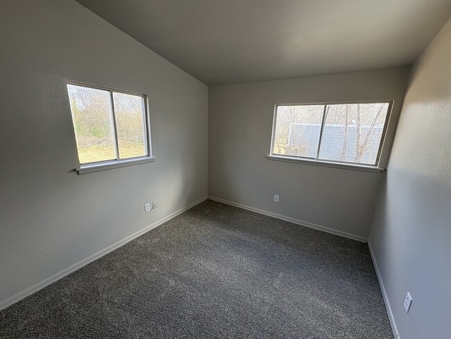 Building Photo - 2821 E 40th Pl N