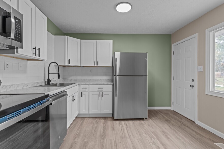 Building Photo - 2713 N Delphos St