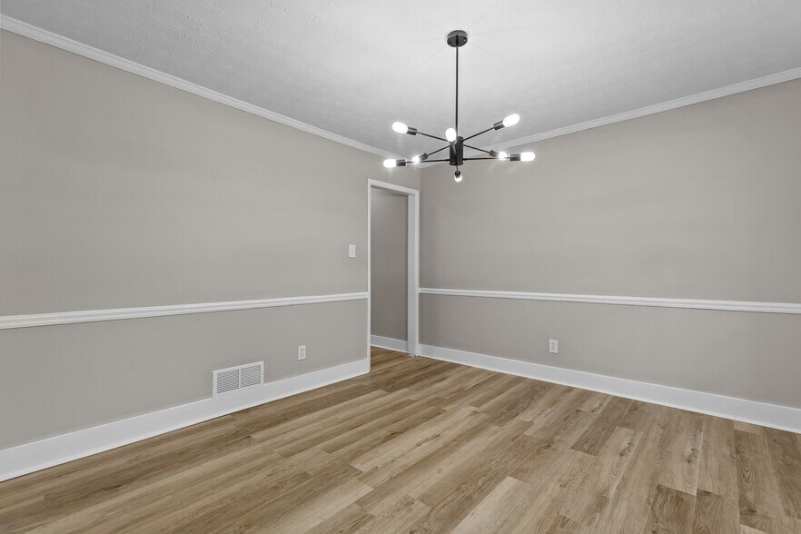 Building Photo - 800 Post Road Cir