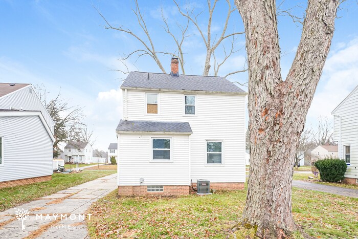 Building Photo - 7092 Parma Park Blvd