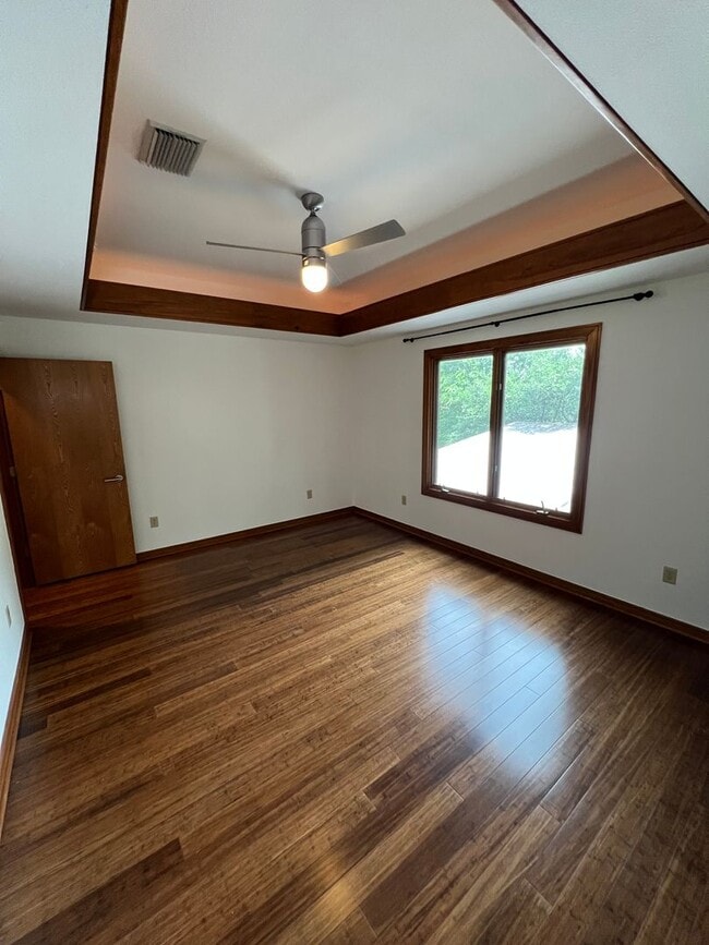 Building Photo - Luxury Home - Close to UT